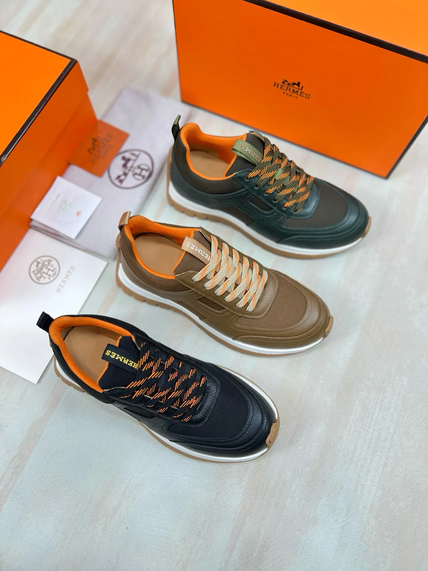 Factory price: 580💰Hermes Jimmy men's sneakers, Hermes high-tech canvas and suede goatskin sneakers with grooved rubber soles. Create a modern hiking style. Honey-colored rubber sole, white rubber midsole, pumpkin-colored high-tech canvas lining Size: 38-44 (45 customized)
